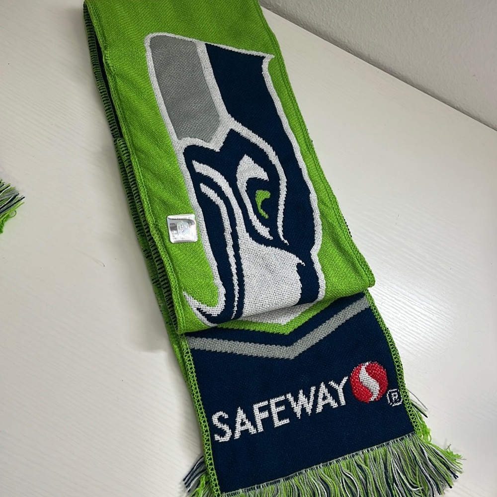 New, never been worn. Seahawks scarf 🧣